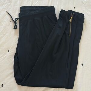 Great condition zippered joggers